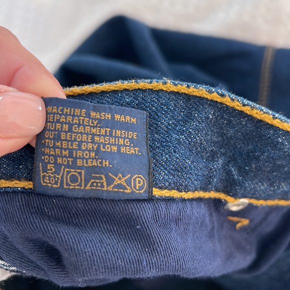 Gloria Vanderbilt midcalf dark blue jean skirt with a back slit - Picture 14 of 14